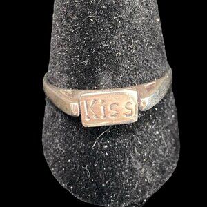 Ring Size 7.5 Spinner Kiss Love Sterling Silver 925